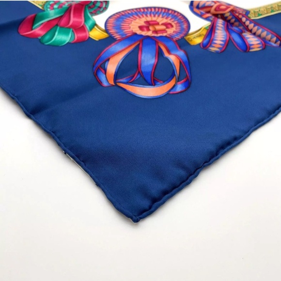 Hermes Carré 90 LES RUBANS DU CHEVAL Silk Scarf W/Box - Picture 9 of 15